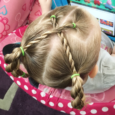 Little girl wins hearts with her response to a bully who mocked her  beautiful hairstyle - Scoop Upworthy